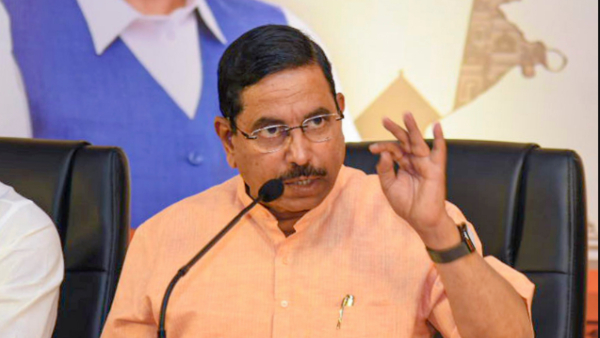 Pralhad Joshi Criticized Fight Over who Should Be CM and DCM in Karnataka Congress Govt