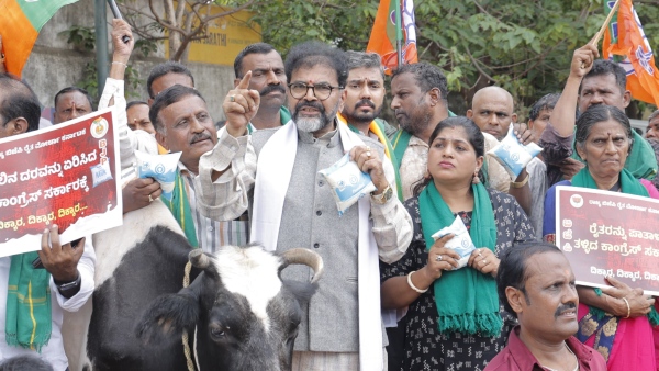 BJP protests against the Congress government for increasing the price of milk