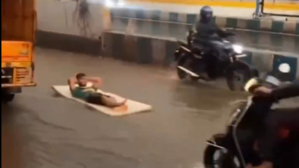 Viral Video of Pune Youth Surfing on Flooded Street after Due Heavy Rain Internet Reacts Viral Video of Pune Youth Surfing on Flooded Street after Due Heavy Rain Internet Reacts