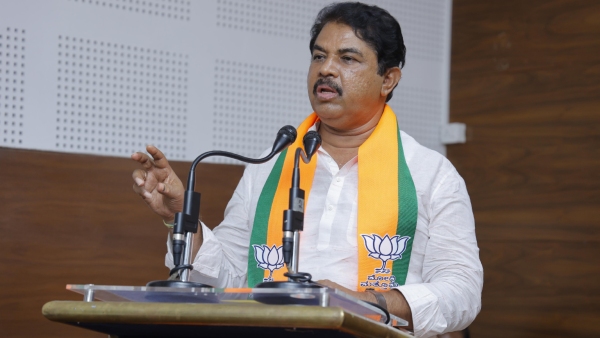 Sonia Gandhi Rahul Gandhi Should Apologize To The People Of The Country Says R Ashok