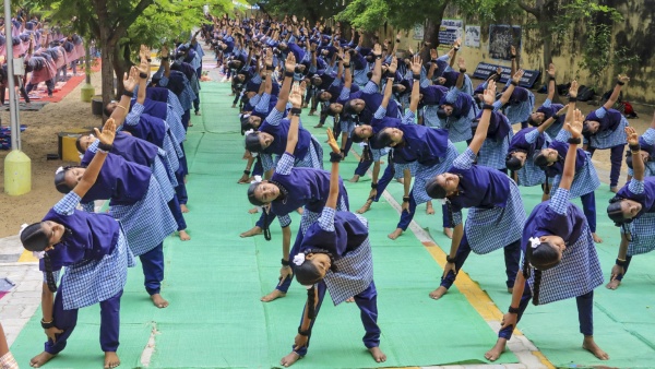 Comparing Health Benefits Yoga vs Gym Which Reigns Supreme