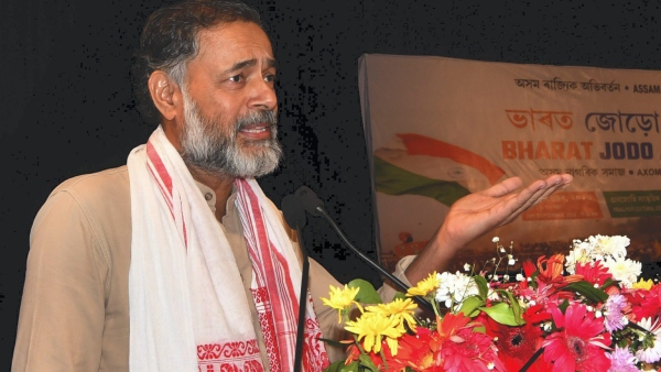 Medias dirty role in unhealthy democracy Indian activist Yogendra Yadav slams Media