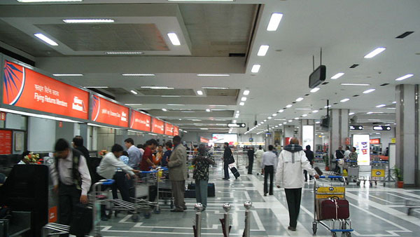 Technical Problem in Bangalore Kempegowda Airport Passengers stranded without ticket booking