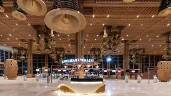 Woman makes hoax bomb threat call to Bengaluru airport to stop boyfriend from flying to Mumbai Woman makes hoax bomb threat call to Bengaluru airport to stop boyfriend from flying to Mumbai