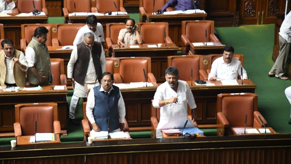 Action to Colve Parking Problem In Bengaluru Home Minister Parameshwar