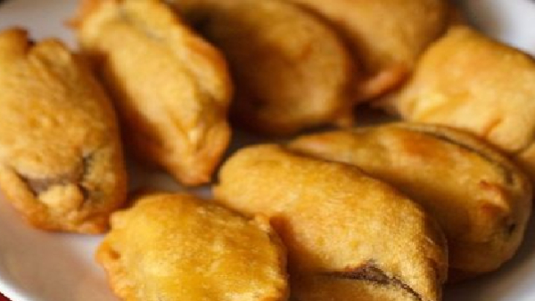 Banana Bread Bajji Recipe Know How to Make Banana Bread Bajji Recipe Chutney in Kannada