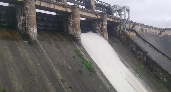 Water Release To River From Bhadra Dam Lakkavalli