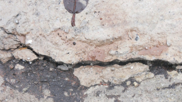 Chikkamagaluru Mudigere taluk Charmadi ghat has cracked on five sides