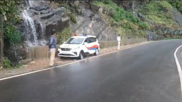 Chikkamagaluru Mudigere taluk Charmadi ghat has cracked on five sides