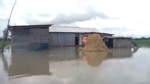 Congress MP Rahul Gandhi visits relief camps in Assam