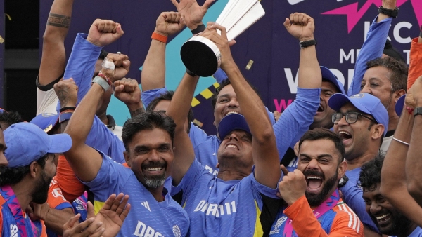 Team India head coach Rahul Dravid got a grand welcome from cricket academy in Bengaluru