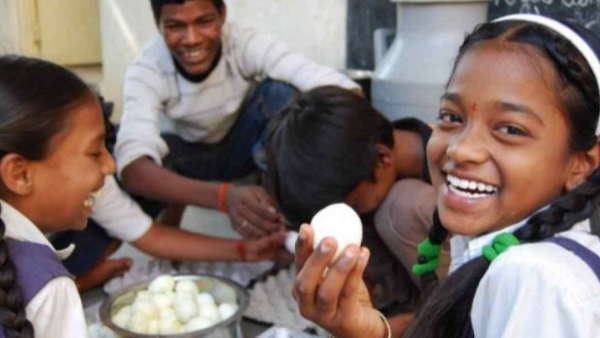 6 Day Eggs for School kids Distribution of boiled eggs to school children in Karnataka 6 days a week