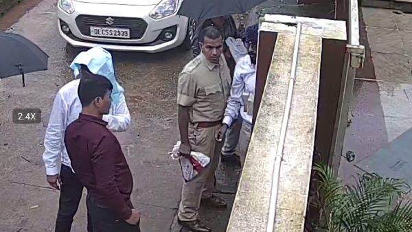 Fake IT Officials And Police Attack On Businessman House At Udupi Fake IT Officials And Police Attack On Businessman House At Udupi