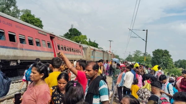 Fatal Derailment of Chandigarh-Dibrugarh Express in Uttar Pradesh