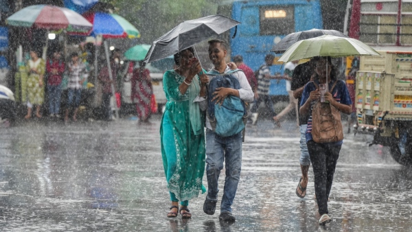 Weather Update heavy rain likely in Karnataka Delhi and 10 other states