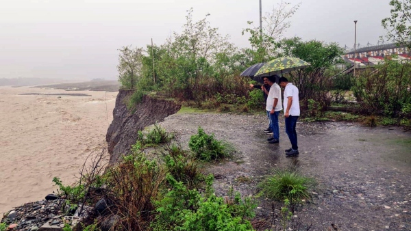 Weather Update heavy rain likely in Karnataka Delhi and 10 other states
