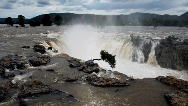 Hogenakkal Waterfalls Inflow Surges Mettur Dam inflow incres