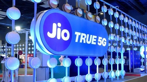 Jio and Airtel Raise Tariffs Comparing Their Cheapest 5G Prepaid Plans