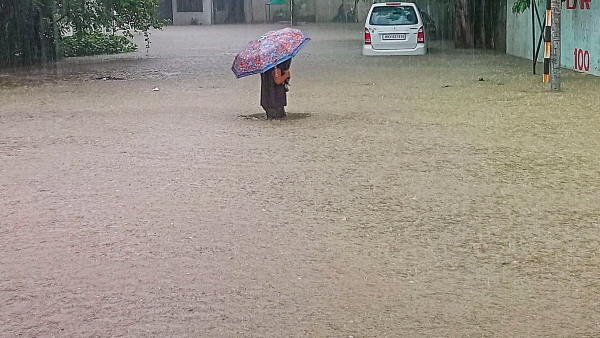 Karnataka Rains Heavy rainfall forecast in these districts in few moments on july 20th