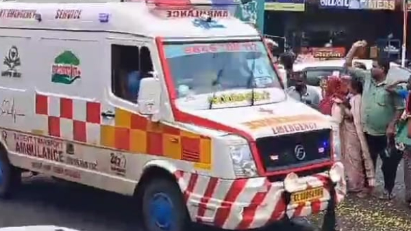 Kerala Landslide funeral to dead bodies by Locals
