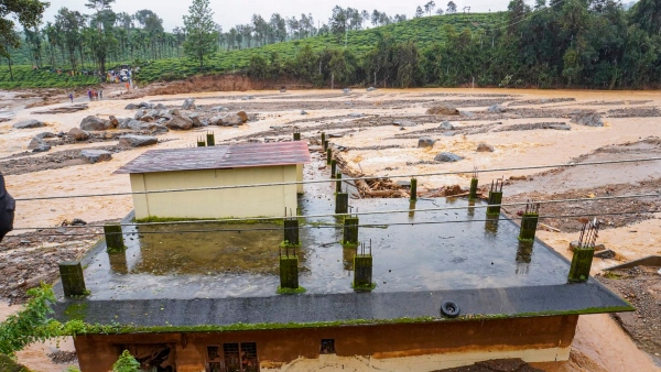 Heavy Rain 7 Kannadigas death due to Kerala landslide