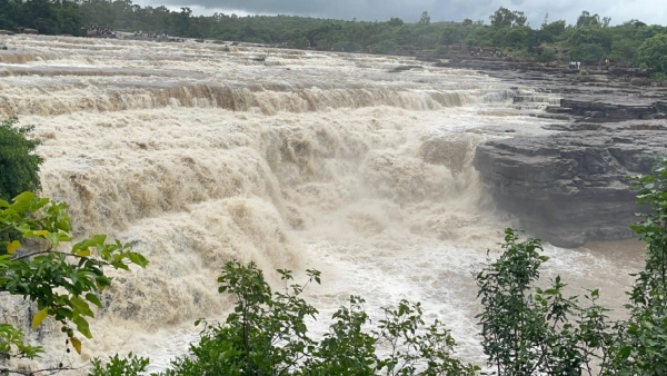 Restriction to Heavy vehicles between Belagavi-Khanapur road due to rain continue