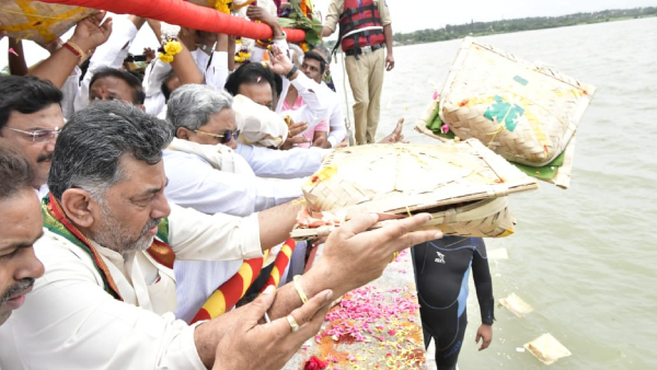CM Siddaramaiah offers Bagina to KRS Dam
