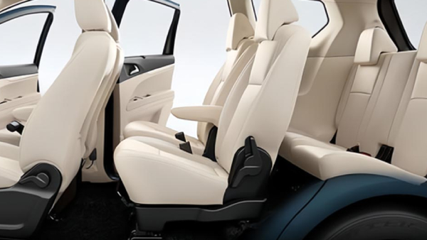 Mahindra company has announced Big offer on this 7 seater car Know Price and features