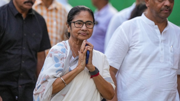 Bangladesh crisis Will give shelter if they come to our door says Mamata Banerjee