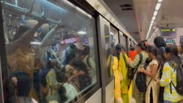 Namma Metro Purple Line Trains Faced Massive Traffic Jam Everyday after IT WFH system cancel Namma Metro Purple Line Trains Faced Massive Traffic Jam Everyday after IT WFH system cancel