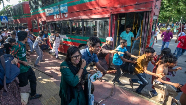 Nearly 1 000 Indian Students Return From Bangladesh