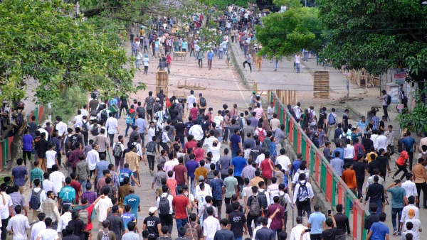 Nearly 1 000 Indian Students Return From Bangladesh