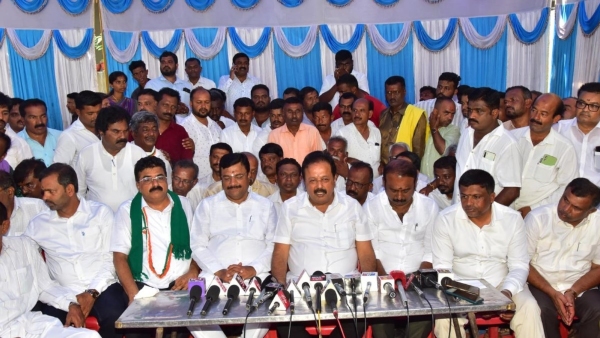 New Sugar Factory Chaluvarayaswamy talks with farmer representatives New Sugar Factory Chaluvarayaswamy talks with farmer representatives