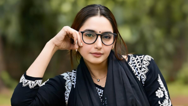 Sandalwood Actress Ragini Reaction About Photo With Virat Kohli Goes Viral