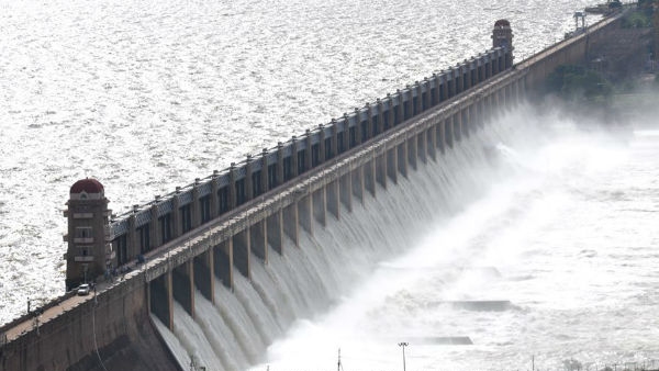 Tungabhadra Dam inflow risen High Alert and district collector had meeting