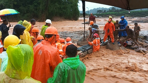 Wayanad landslides 47 killed hundreds feared trapped rescue operations updates