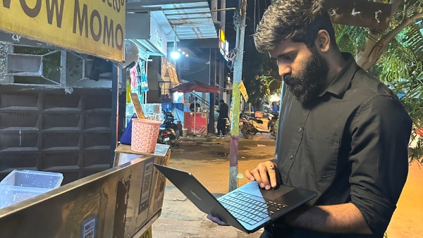 Bengaluru Tech Worker Unique Workstation at Momo Stall Goes Viral