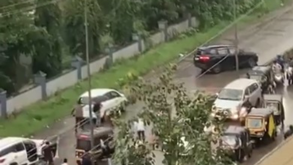 Tata Harrier SUV hit to Toyota Fortuner twice in Thane road video viral