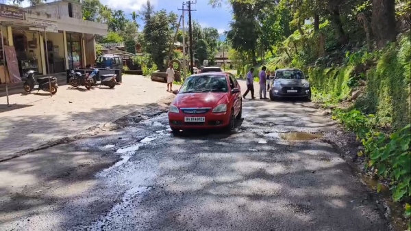 Passengers should be careful before coming to this road of Chikkamagaluru