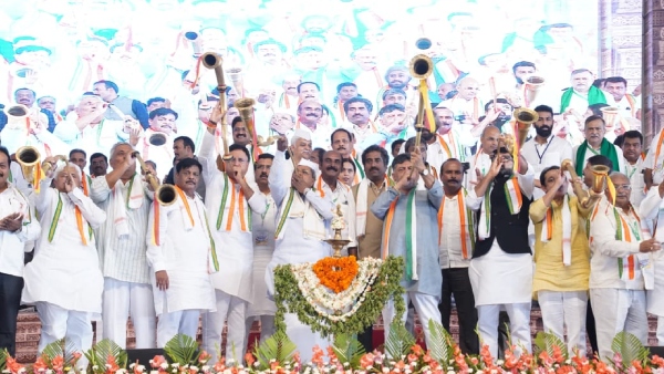 Nobody Can t be shaken my chair CM Siddaramaiah