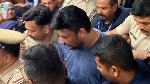 Hubballi Sri Siddarudh Swamiji s Biography Book has Been Sent to Jailed Actor Darshan Thoogudeepa Hubballi Sri Siddarudh Swamiji s Biography Book has Been Sent to Jailed Actor Darshan Thoogudeepa