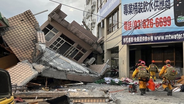 Strong Earthquake in Taiwan Buildings Shaken - People in Anxiety