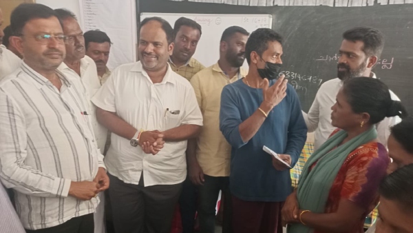 Gundlupete MLA visits Karala s Wayanad landslide Place