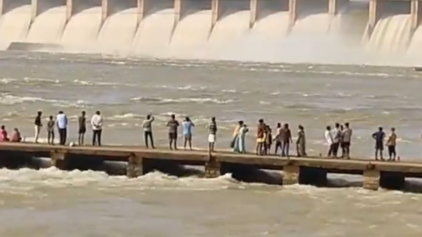 Tungabhadra Dam Chain Link Of 19Th Crest Gate Broken DK Shivakumar Calls Meeting