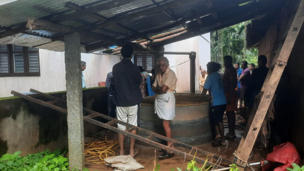 Heartbreaking Incident Mother commits suicide by throwing two small children into a well