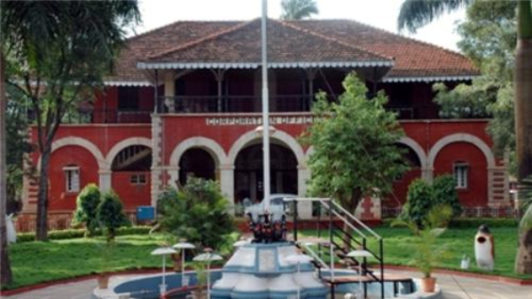 Hubballi Corporation Members Request To Vehicle Allowed On BRTS Lane