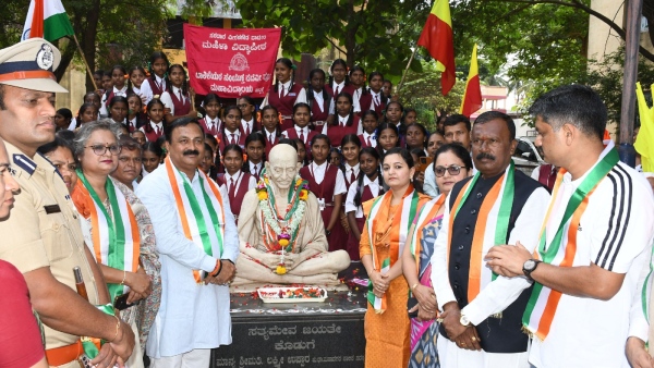 Independence Day 5000 Students Participate in Huge Heritage Walk in Memory of Feedom Fighters