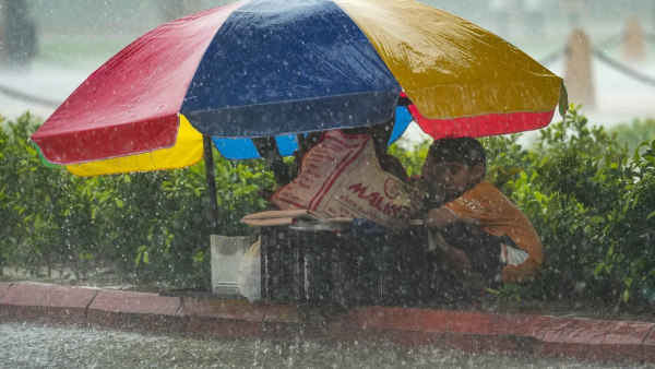 Karnataka Heavy Rain Heavy Rainfall warning IMD issues red alert for Coastal districts