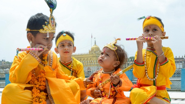 Krishna Janmashtami 2024 Date Auspicious Time Offerings Mode of Worship in kannada