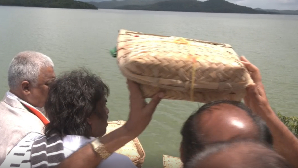 Lakshmi Hebbalkar is happy to give bagina to Bhadra